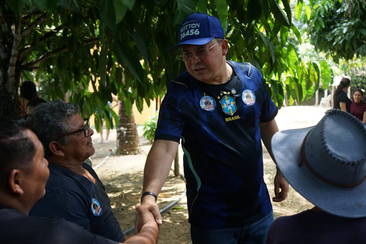Keitton Batista durante agenda de campanha em Manaus, encerrando a caminhada eleitoral rumo à Assembleia Legislativa do Amazonas.