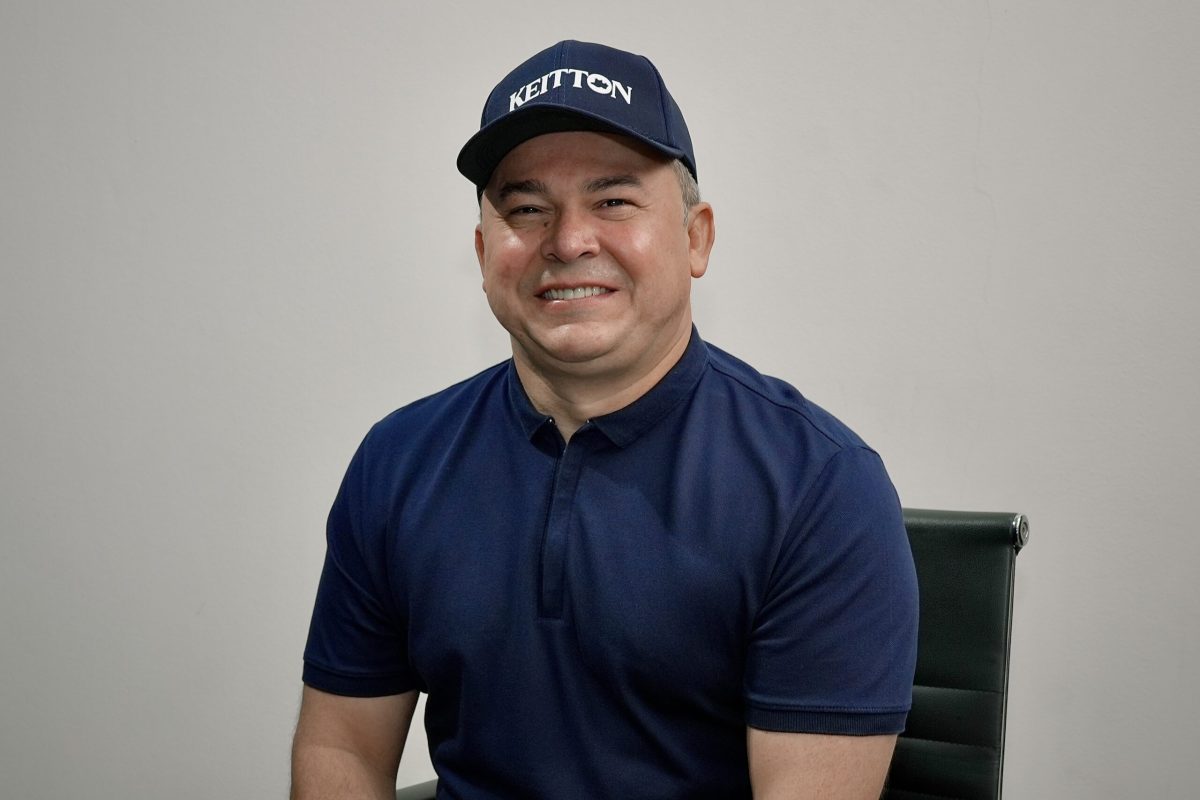 Keitton Batista durante entrevista ao defender o diálogo e a construção de consensos para enfrentar os desafios do Amazonas.