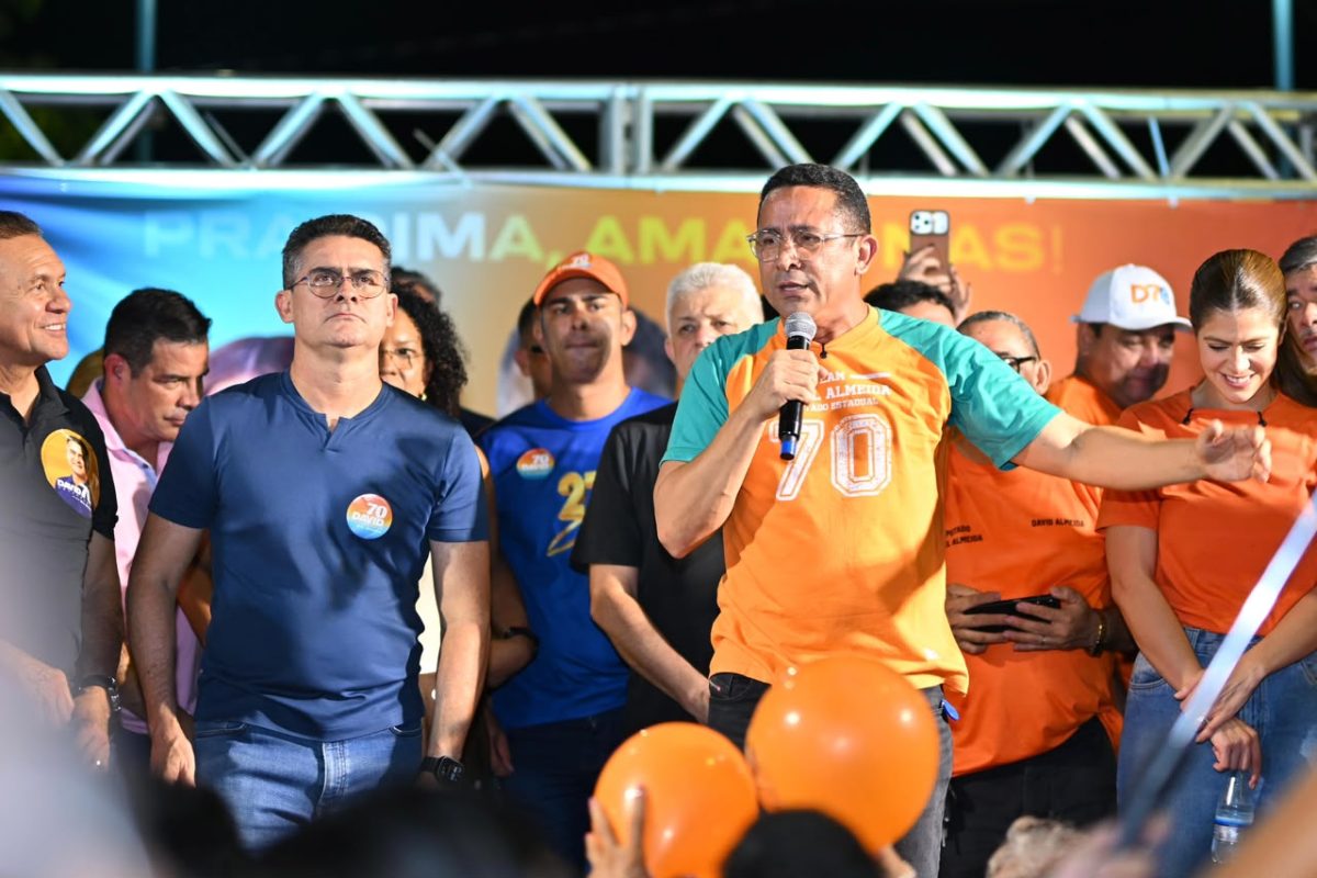 David destaca obras no Morro da Liberdade durante lançamento da candidatura de Daniel Almeida