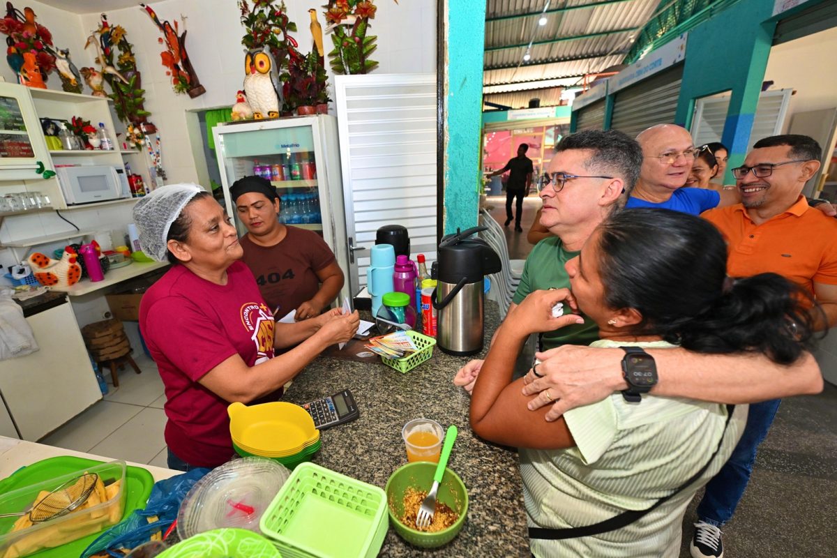 No Dia do Feirante, David lembra que foi o prefeito que mais reformou feiras em Manaus 