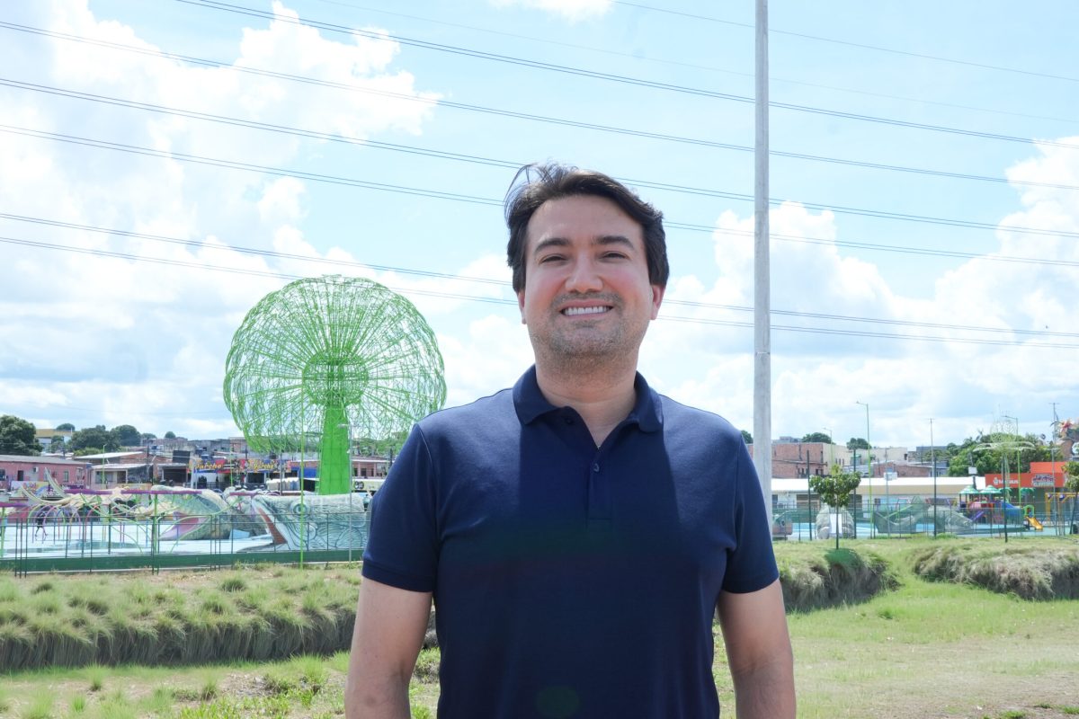 Jender Lobato posa para foto em Manaus antes da convenção partidária que oficializa sua candidatura a deputado estadual pelo Agir nas Eleições 2026.