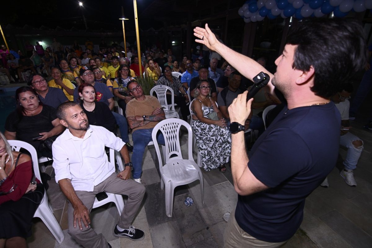 Jender Lobato participa de encontro com artistas, empreendedores e representantes da cultura durante evento realizado em Manaus.