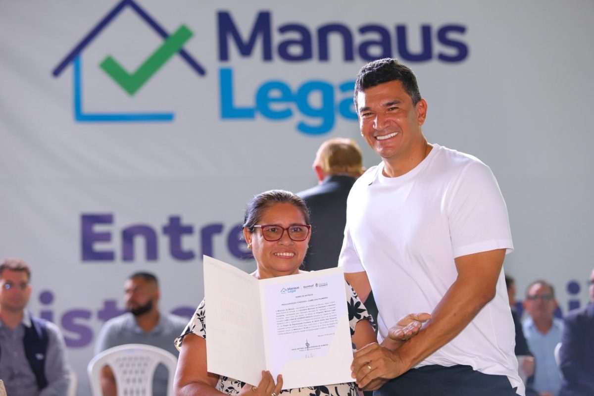 Jesus Alves durante entrega de título fundiário na Semana Solo Seguro Amazônia no Palácio da Justiça