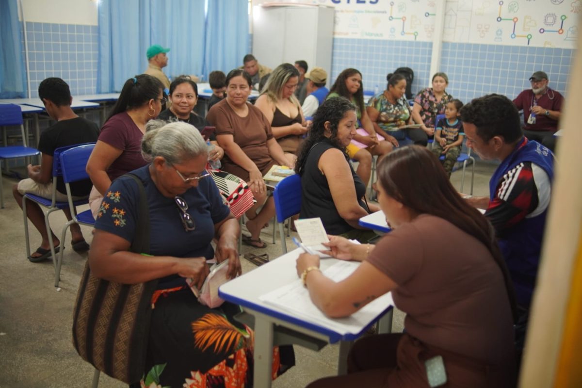 Moradores do Ramal do Brasileirinho recebem atendimentos de saúde e assistência social durante ação promovida por Jander Lobato em parceria com a Prefeitura de Manaus.
