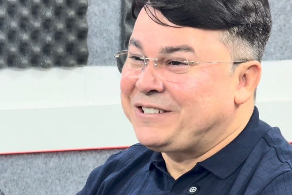 Keitton Pinheiro participa de entrevista em estúdio e anuncia pré-candidatura a deputado estadual e lançamento oficial do projeto político em Coari.