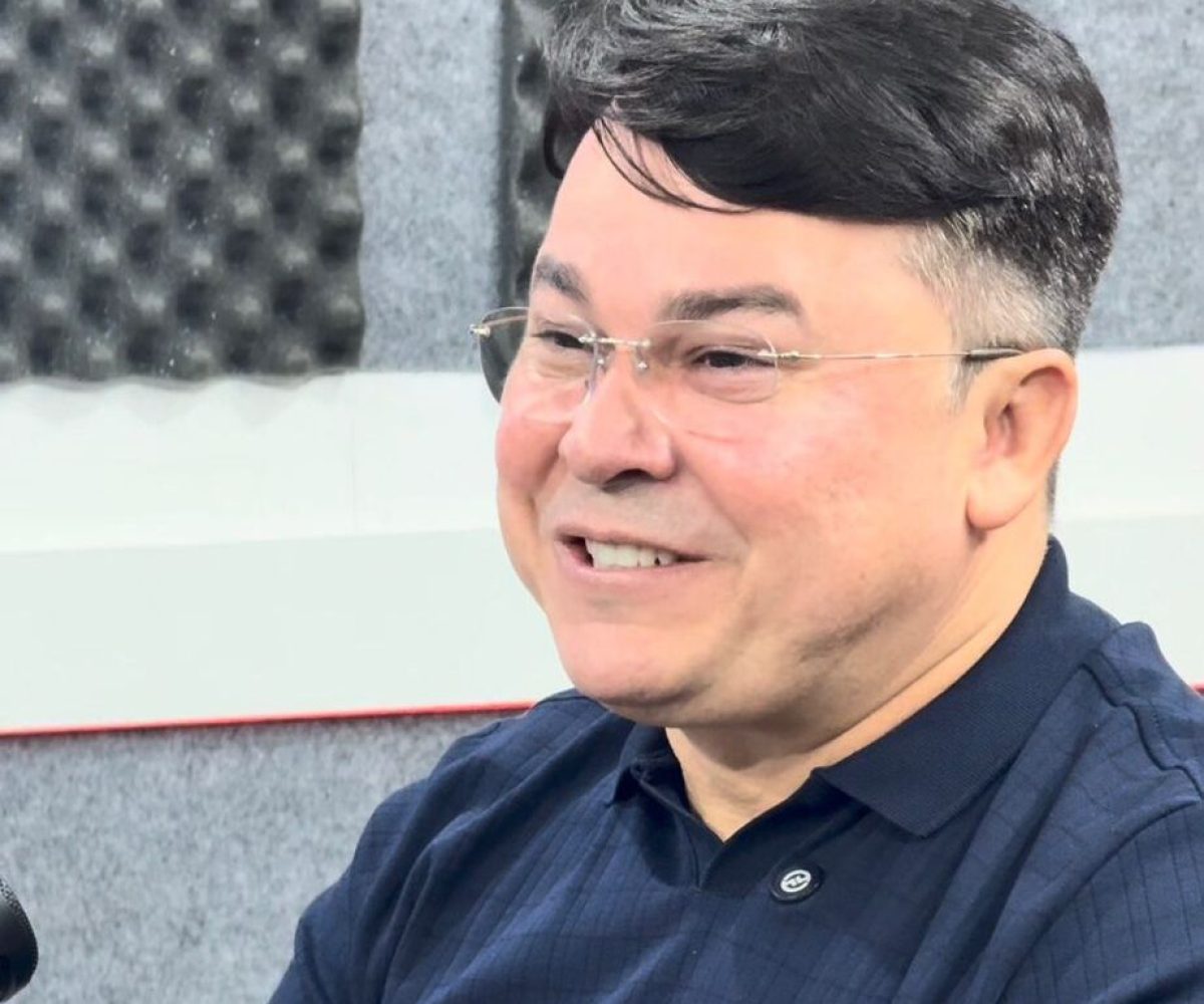 Keitton Pinheiro participa de entrevista em estúdio e anuncia pré-candidatura a deputado estadual e lançamento oficial do projeto político em Coari.