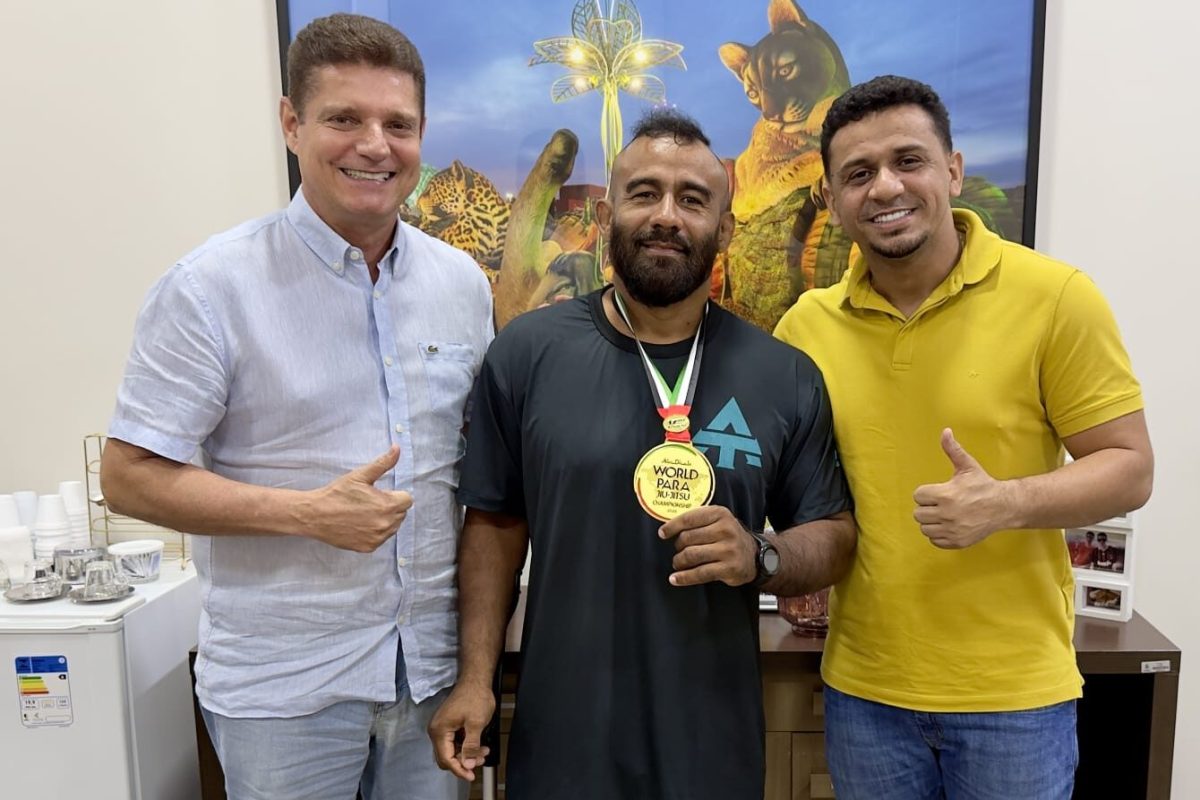 Marcos Rotta recebe visita do paratleta Alex Taveira, que agradeceu apoio recebido no início da carreira esportiva no Amazonas.