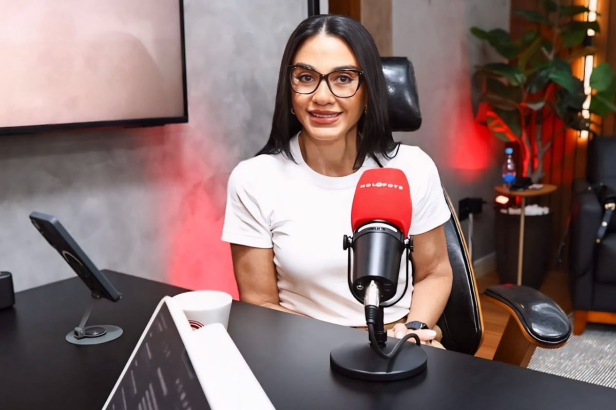 Dra. Shádia concede entrevista ao podcast Holofote, onde explica as etapas legais para a construção do Hospital Dia da Prefeitura de Manaus.