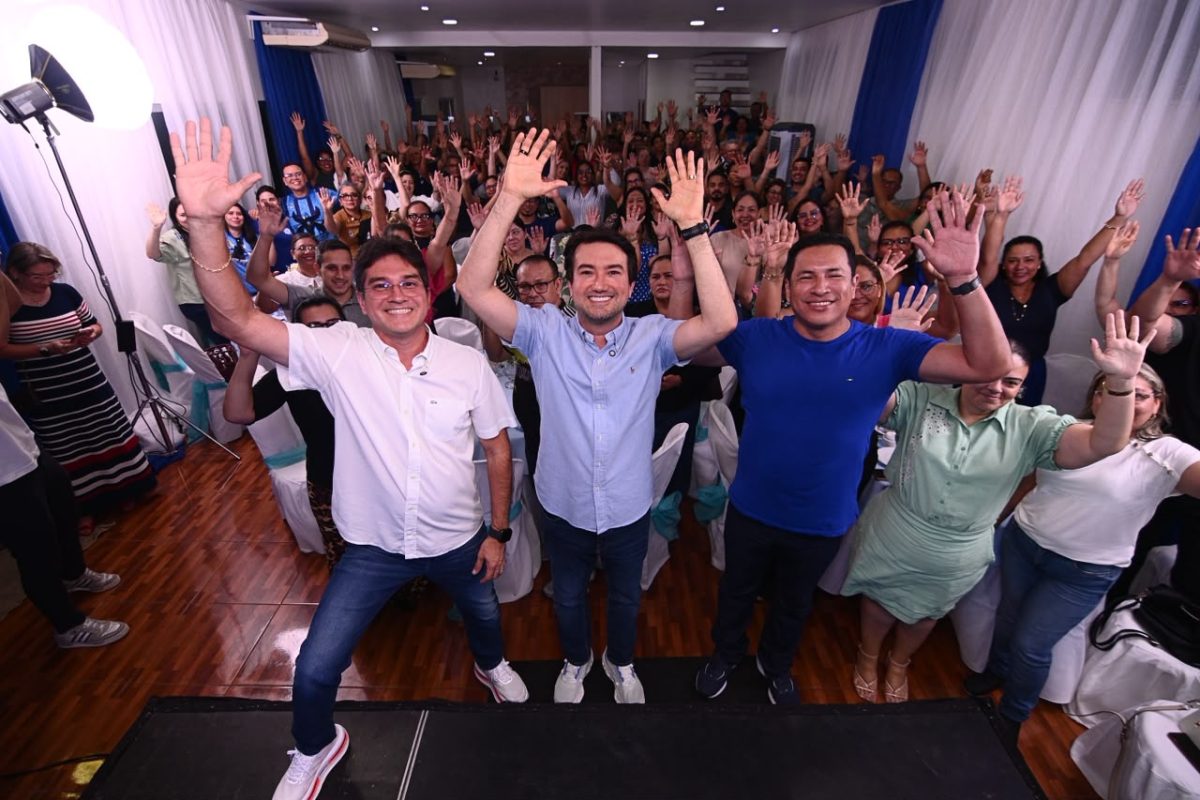 Jender Lobato participa de encontro com professores da rede pública em Manaus.