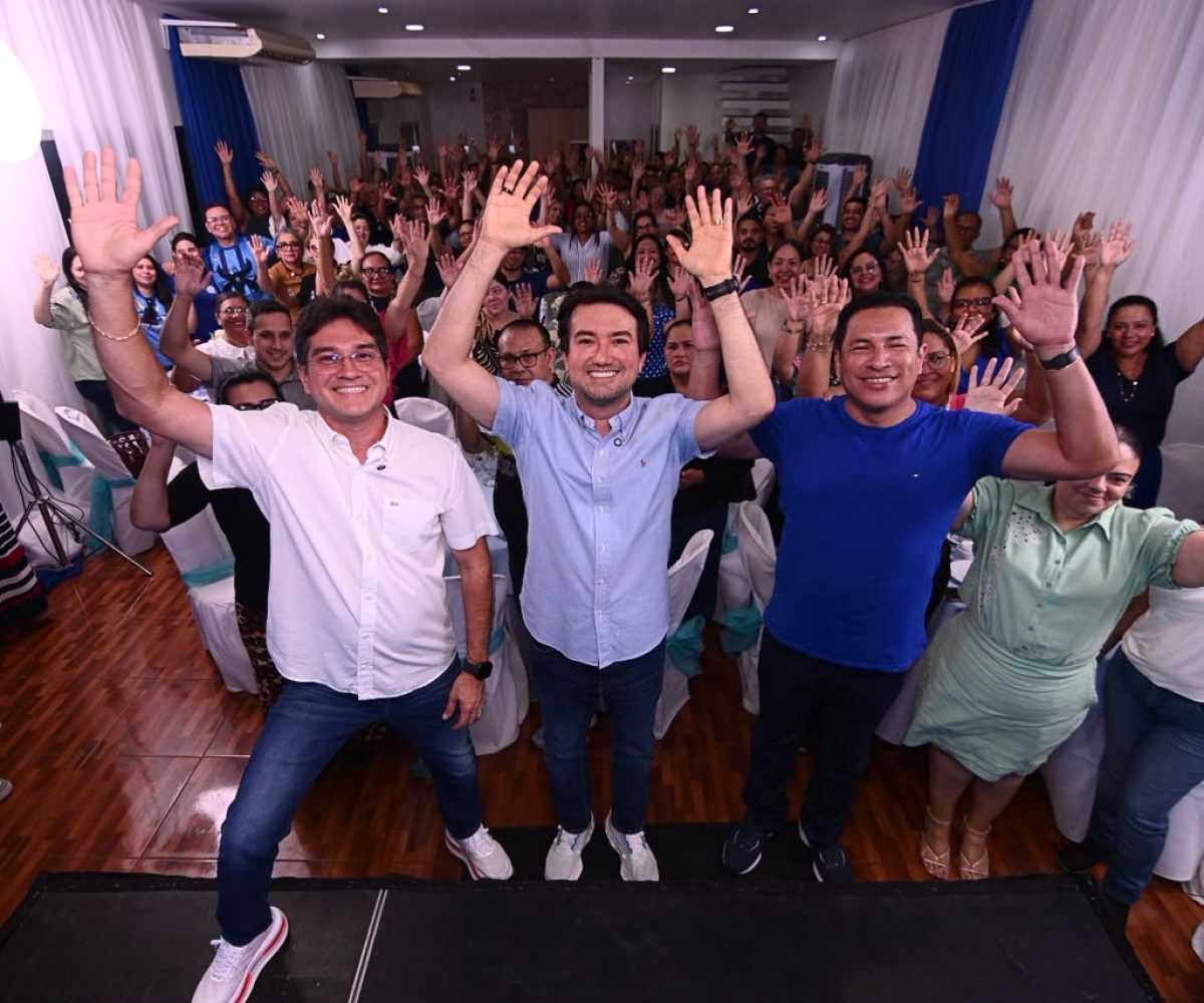 Jender Lobato participa de encontro com professores da rede pública em Manaus.