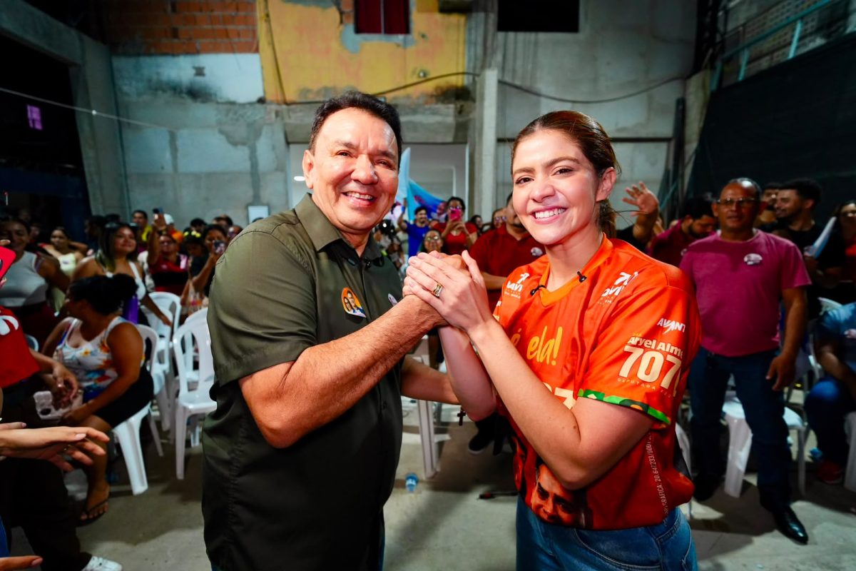 Tony Medeiros e Dra. Aryel Almeida durante reunião com mais de 160 lideranças comunitárias no bairro Coroado, em Manaus.
