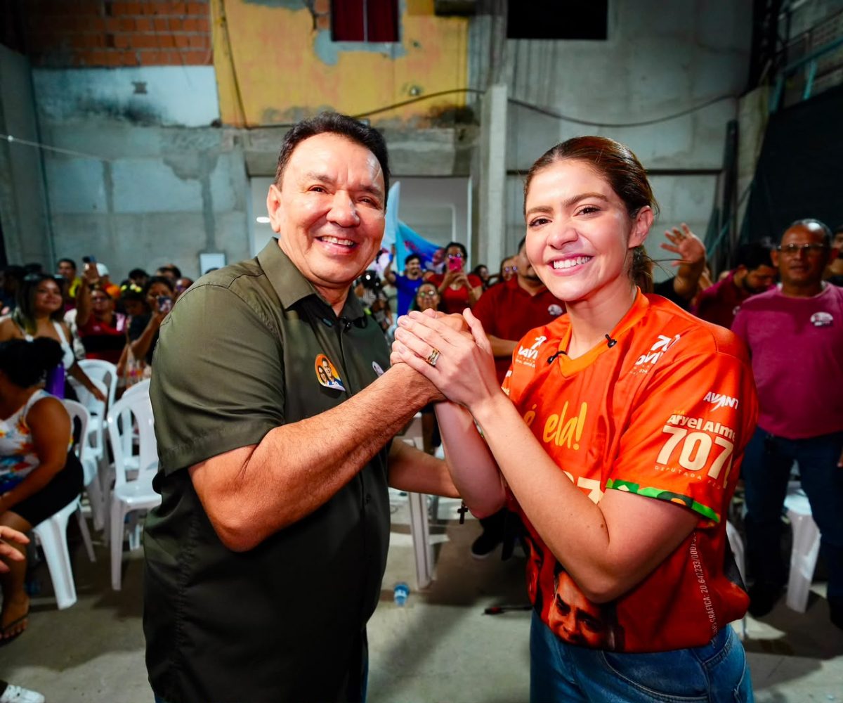 Tony Medeiros e Dra. Aryel Almeida durante reunião com mais de 160 lideranças comunitárias no bairro Coroado, em Manaus.