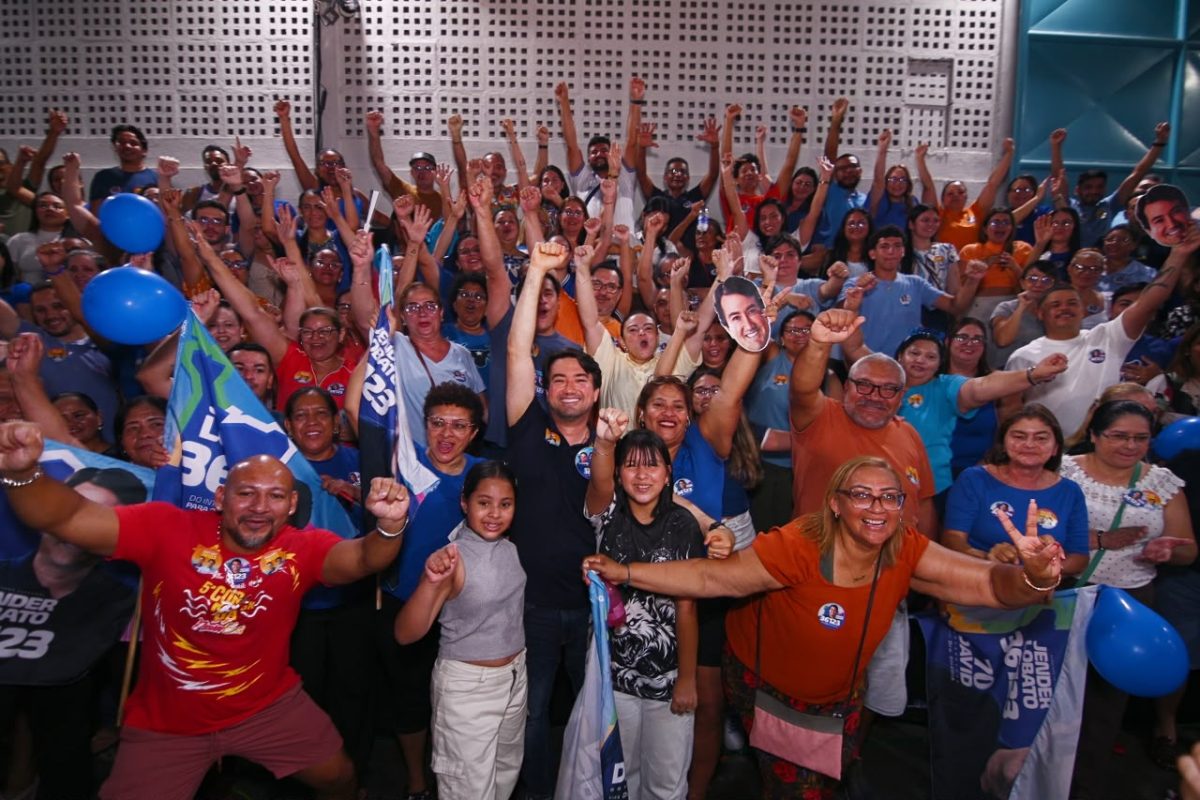 Jender Lobato discursa para mais de duas mil lideranças durante mobilização realizada na Arena Avante, em Manaus, na reta final da campanha eleitoral.