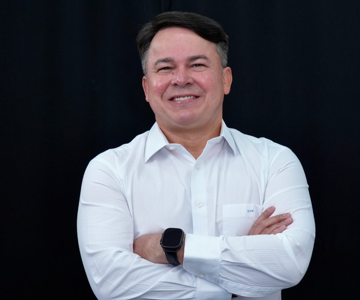 Keitton Batista durante agenda de campanha defendendo investimentos em internet, telefonia e energia para reduzir o isolamento das comunidades do Amazonas.