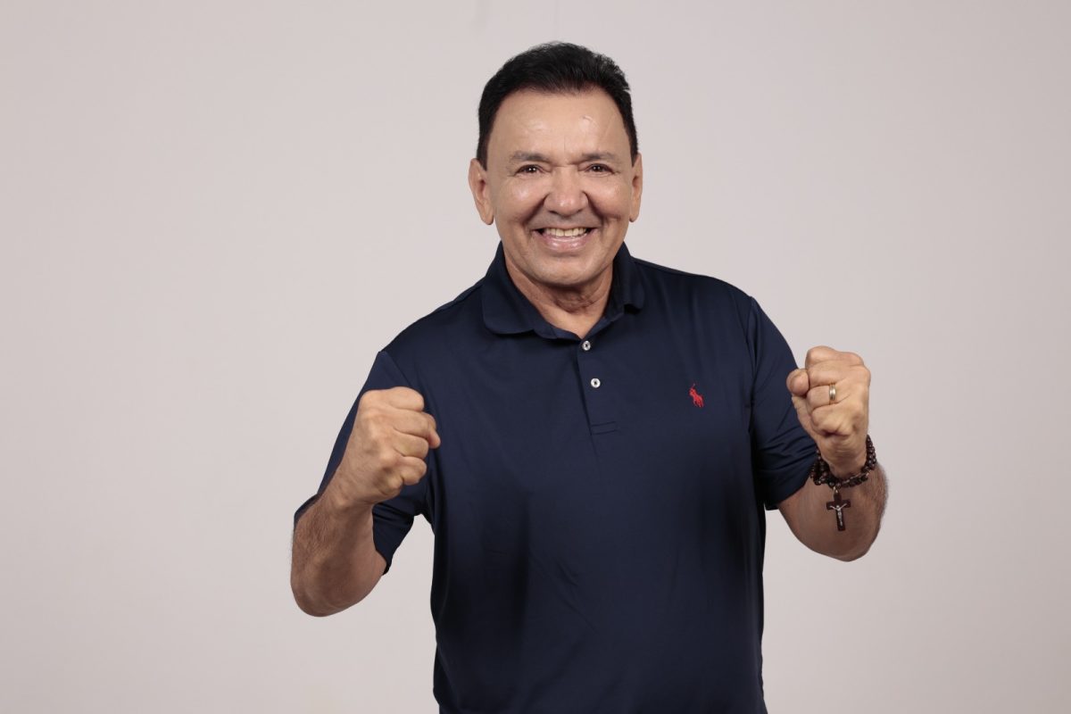 Tony Medeiros durante divulgação de propostas para fortalecer a economia do interior do Amazonas por meio de infraestrutura, cooperativismo e qualificação profissional.