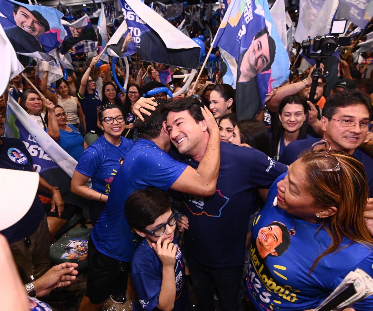 Jender Lobato cumprimenta apoiadores durante ato de campanha em Manaus após estudo apontá-lo entre os cotados para a Assembleia Legislativa do Amazonas.
